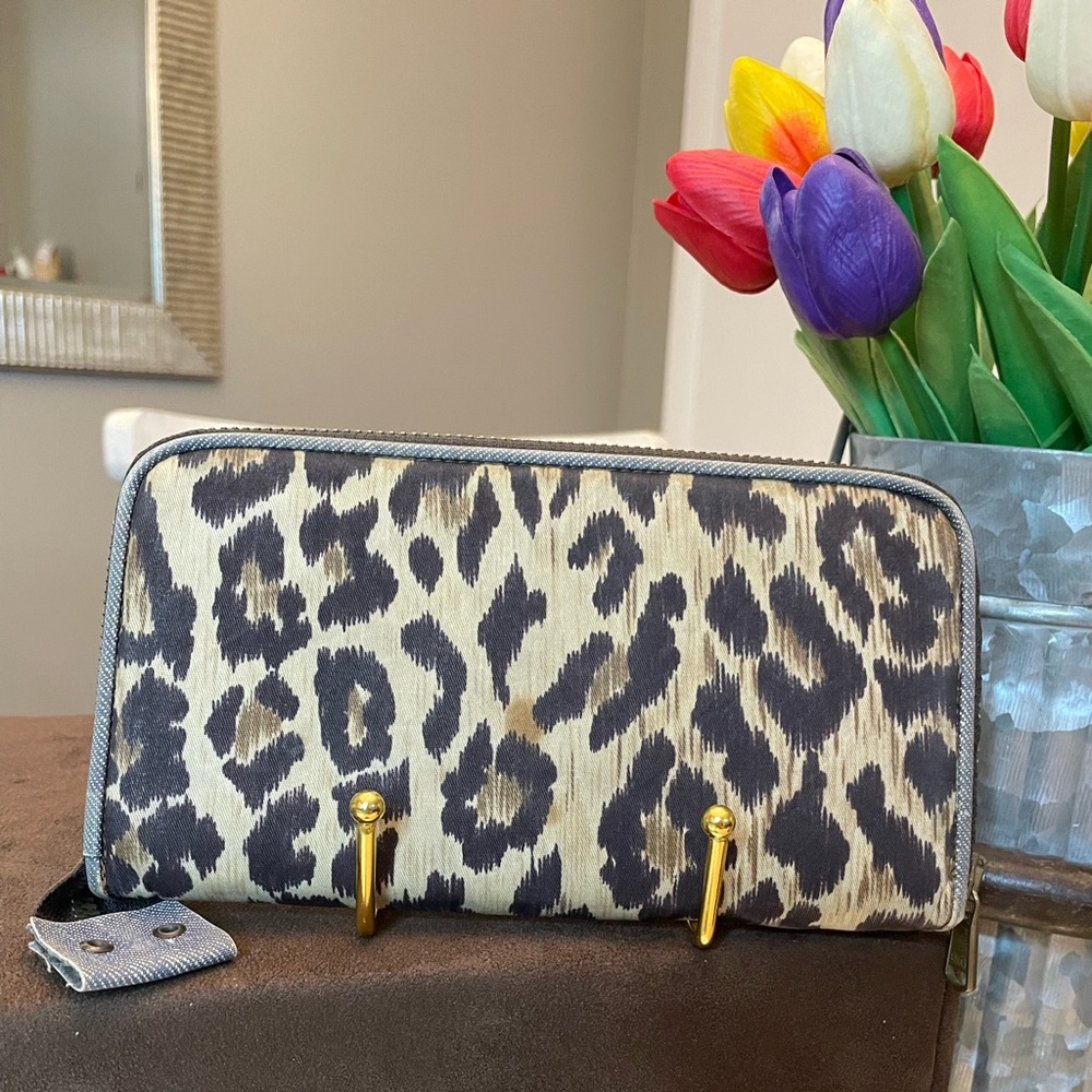 Dolce & Gabbana leopard print and denim zip around wallet - Picture 2 of 16